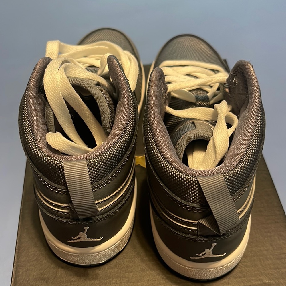 Jordan 1 MID BP